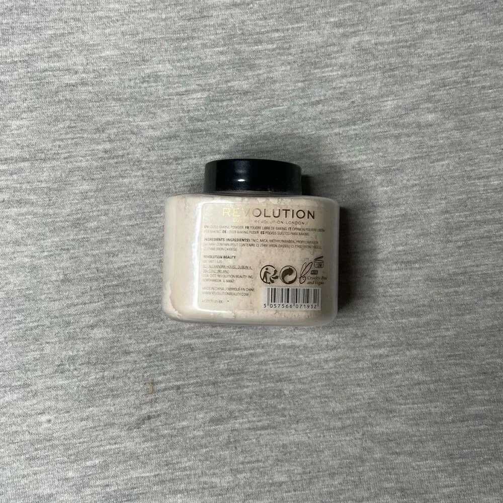 Makeup Revolution Translucent Loose Baking Face Powder